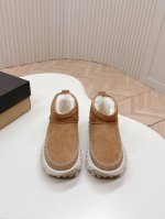 UGG塔斯曼轮胎底短筒雪地靴 24ss秋冬新品雪地靴毛毛鞋 塔斯曼运动系列 上脚超可爱，塔斯曼The Venture Daze Mule24全新系列加入本季的潮