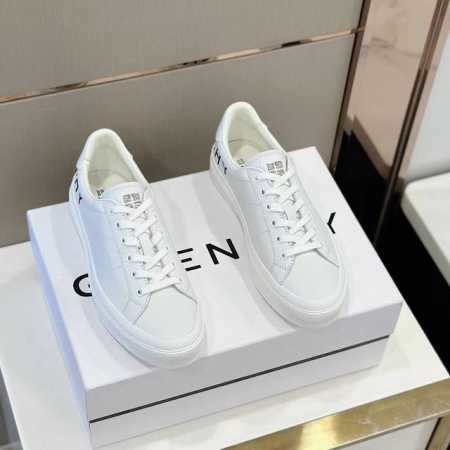 实价 Givench* Gvc City Sport运动鞋 光滑牛皮运动鞋，侧面饰以 College印花，后跟饰以银色品牌logo，鞋舌饰以金属4G Logo。 - 点击图像关闭