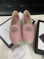 GUCCI 长期做货 最新！春夏清爽色系一字渔夫鞋 市场顶级版本，官网同步，永不过时，超级舒适，四季都可以穿，上脚超美绗缝真皮徽标渔夫鞋。 鞋面：采用特殊进口羊