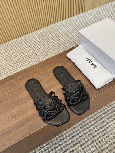 loewe 25夏季限定镂空拖鞋，三色可选，码数34-43 价格p：橡胶底 真皮底