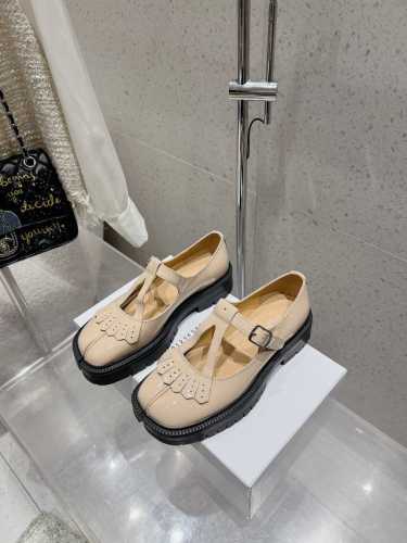 Maisom Margiela mm6马吉拉经典分趾乐福鞋 这双热度超高的单品 必须人手一双入手了 不能错过的单品 炸裂了 独家原版购入开发 不能错过的一款 鞋