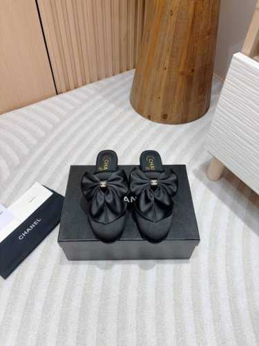 24Ss春夏新款chane*小香大蝴蝶结平底包头半拖鞋 嗲嗲的蝴蝶结凉拖鞋，俏皮又不失千金风～满满的精致感 妥妥的行走白富美！甜度百分百 美的移不开眼，上脚舒适