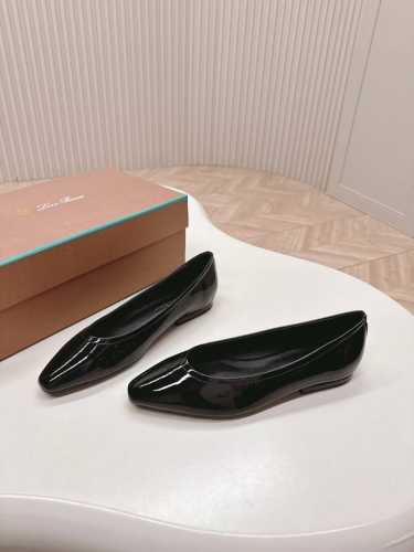 Loro Piana LP 经典绝美复古女巫平底鞋极简主义风格，复古又级！简约又大气，属于非常耐看的款式！高级百搭之王一年四季春夏秋冬皆适宜鞋面采用油蜡皮内里垫