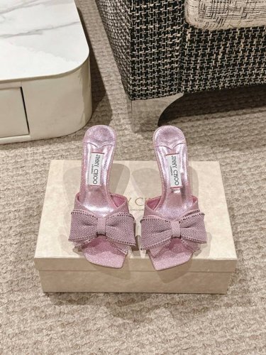Jimmy Choo吉米周 25 Verity Sandal 最新蝴蝶结猫跟 凉鞋 同步专柜 主打精致 舒适度休闲 甜美 无解风都轻松满足 Blingbling