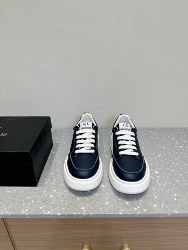 限男款 EMPORIO ARMANI阿玛尼 EA7 休闲 运动鞋 原版购入开发 做货 此款 EA7 休闲运动鞋在鞋侧面采用压花大鹰标LOGO，予以品牌感个性化诠