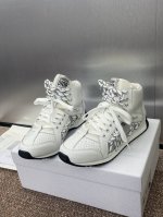 工厂p价p Dior 迪奥 2025春夏新款 First摩登高帮运动鞋 明星同款厚底系带休闲跑鞋 Cd字母Logo镂空拼色老爹鞋 材质:鞋面进口定制小牛皮 环保
