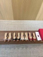 工厂p价 女装女鞋 运动原单顶级版本 华伦天奴 春夏新女士后空凉鞋，行走神器 独特的 蝴蝶结设计 衬托出满满的高级感，新一季不负期待！ 值得入手★绝对的上档次原