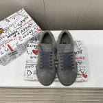 出厂价p 顶级品质 2025高端版本 原单品质 D0Lce & Gabbana 今年的主打款式 没有之一 超火超帅气的休闲鞋此款传承了D家一贯有点浮夸而不失时尚