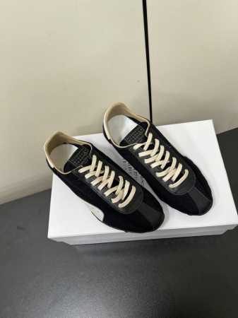 MaisonMargiela MM6德训休闲鞋鬼才设计师品牌，一个轻奢品牌上脚很百搭哦，也很随脚舒适，这一款德国训练鞋延续了经典的T形真皮拼接设计，经过设计团队 - 点击图像关闭