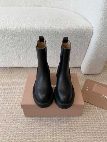 miu miu fw24 new arrival～ 缪缪 24ss 秋冬新款厚底短筒裸靴 简约鞋面点缀 高级感满满 上脚超级有型～酷酷的非常帅气好看，时尚百搭！