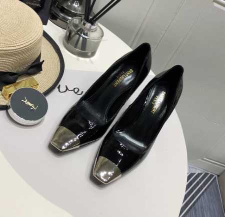单鞋SAINT LAURENT 畅销款圣罗兰新款金属钢铁头 忒有范又时髦的单品 韩国艺人朴彩英同款，各路明星网红纷纷入手的一款超A 女总裁范儿 鞋型和做工无可挑 - 点击图像关闭