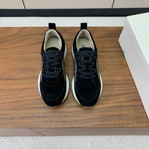 Brunell* Cucinell* 新款休闲运动鞋。鞋面采用进口牛绒纯手工串联珠链配饰！内里垫脚是高密斜纹棉布，原版开模大底！上脚超舒适。 码数：35-42