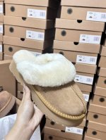 橙子出厂价 UGG 厚底星拖雪地靴 包头半拖 毛毛拖鞋 千颂伊厚底 每年都在卖的款 今年一样有货 4CM厚底 居家外穿都非常合适哦！ 码数：35-40