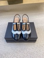 maisonmargiel*Ss25新款小猫高分趾高跟凉鞋 原版套楦 顶级品质 材质 鞋面 进口开边珠牛皮 内里 进口羊皮里 大底 真皮大底 码数 35-39