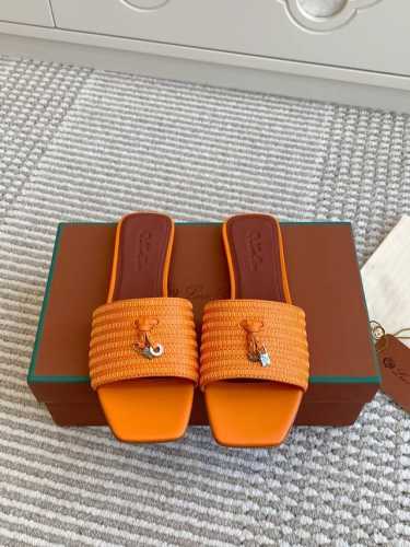 批 代购级 Loro Piana Lp Sprightly Charms系列凉拖鞋 凉鞋 Sprightly Charms 凉鞋 以方形鞋头和鞋跟展现全新创意，