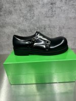 2054最新款BOTTEGA VENETA葆蝶家德比鞋，圆头HeIium扣带bv男鞋，采用原版购入一比一开发，大底一比一开模，面料进口牛皮革，内里垫脚牛皮，真皮