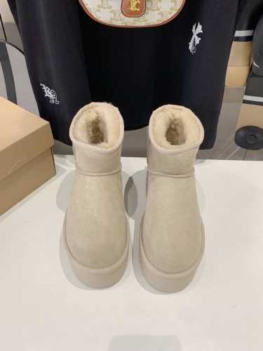 出厂价 Ugg.秋冬氛围感 5cm厚底低筒 最流行的厚底元素 妥妥拉长腿型 隆丰A级皮毛一体 软糯有质感 超级喜欢 Size: 35-40