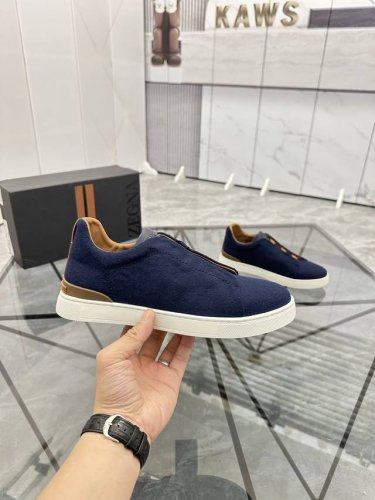 商品商标：杰尼* 杰尼亚* 低帮休闲鞋 一脚蹬 正码码数: 38-45 商品材料：鞋面进口羊毛绒，牛皮内里，牛皮垫脚，原版大底。