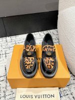 顶级版本Louis vuitton 路易威登 25情侣款厚底乐福鞋Lv这款宽厚的鞋底，增高效果真的很不错，经典复古单品，搭配牛仔裤穿超酷 时髦个性一年四季都可穿
