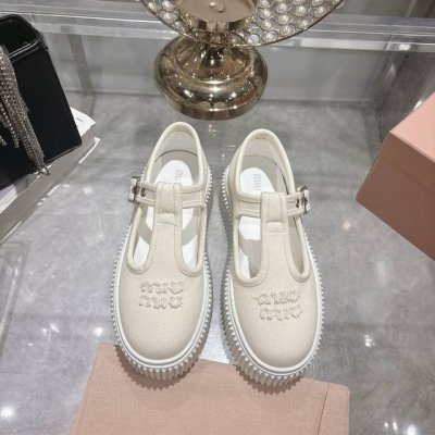 出厂 代购级Miumiu缪缪 2025新款**厚底小白鞋 帆布休闲运动鞋 原版购入开发 做货 隽永丹宁汲取迷人Miu Miu风格，脚背一字带扣设计造就新款运动鞋