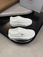 Prada 普拉达 -高端品质 原单休闲运动鞋 -鞋面 纳帕小牛皮、品牌帆布布匹、鞋身车缝品牌金属扣件 -内里 水染牛皮 -大底 超轻Tpu发泡.橡胶；双色成型