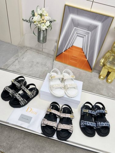 工厂P价 女装女鞋 运动原单 Dior迪奥新品经典款。代购级别品质国外专柜爆款厚底凉鞋 鞋面内里：原版定制材料，鞋底原版开模1.1 轻便 码数35-40 41