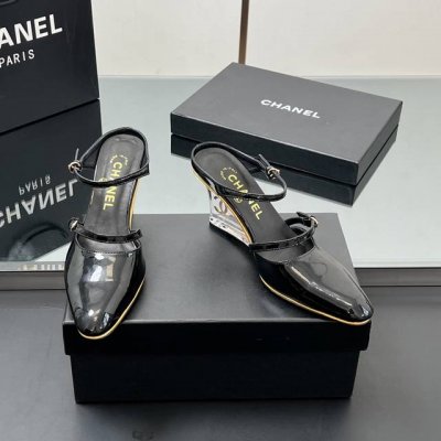 厂价 高品质！2025新款Chanel香奈儿 小香水晶高跟鞋 凉拖鞋 香奶奶家一贯的优雅名媛气质 高级感十足！上脚非常Nice～不管光脚穿或搭配裙装、裤装、都非
