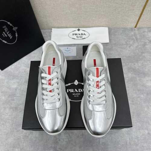 家新品 Prad* 红标系列运动鞋 官方售价Rmb,300 采用清新糖果色开边珠及Bike织物打造 极具Prad* 风格的America’S Cup运动鞋经过重