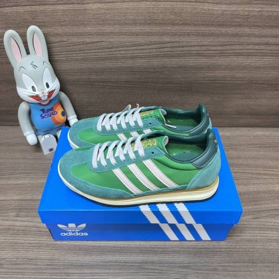 顶级版本Adidas Originals Sl 72 低帮休闲运动情侣鞋绿白。 编号:Ie3427 包装:全套得物配件加得物盒包装！ 码数:36-45码 正码