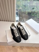 出厂 顶级版本 Mm6德训休闲鞋鬼才设计师品牌，一个轻奢品牌上脚很百搭哦，也很随脚舒适，这一款德国训练鞋延续了经典的T形真皮拼接设计，经过设计团队多次的精心改良