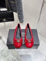 小众潮牌Versace 范思哲2025春夏新款蝴蝶结圆头玛丽珍平底单鞋 米兰秀场同简约干练的版型，童话般的亚特兰蒂斯或神奇的海洋主题，明亮的彩色配色，鲜艳的颜色