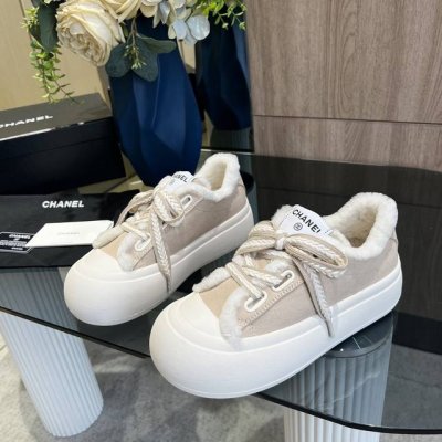 CHAE小香经典秋冬新品低帮粗鞋带面包鞋休闲鞋 原版购入开发.所有的材质都与原版一致！ 经典复古及时尚美感融于一体。非常具有高街帅气风格，比平常的单品多出了一点