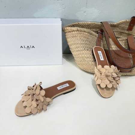 高品质出厂 ！小众潮牌重工山茶花限量版新品！Alaia2024春夏新款圆片花朵缀饰平底平底露趾拖鞋！凉鞋极简主义炒鸡柔软舒适时髦精绝对不能错过的必入款，没有任何 - 点击图像关闭
