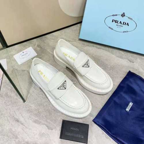 工厂P价 女装女鞋 运动原单普拉经典款单鞋，专柜原版1：1开发，面皮：牛开边珠，里皮+踮脚：羊皮，金属扣为原版上油点金工艺，码数：35-39 34、40、41为