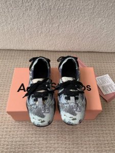 涂鸦10Acne Studios 25Ss 春夏季新款走秀款芭蕾鞋 可以说每一双都是可以珍藏的鞋子 今年这款芭蕾鞋真的是太美了 设计搭配芭蕾舞鞋瞬间仙儿到爆！
