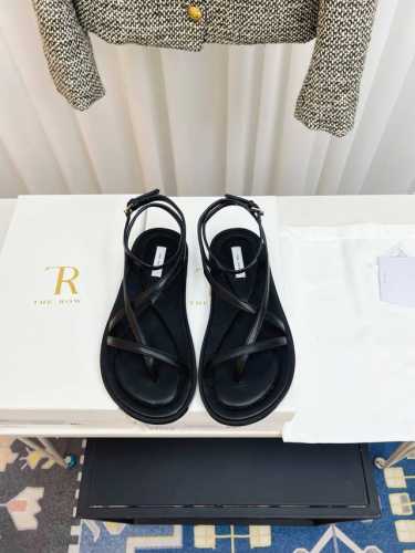工厂p价 女装女鞋 运动原单 The Row 25Ss 新款细带平底凉鞋 细带凉鞋只服The Row 一如既往的简单，超强设计感，线条简洁流畅 虽然没有过多的元