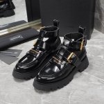 Alexander Wang 压力山大王新款厚底增高四季鞋. 长腿神器的腿精必备. 鞋面原版定制开模镀金logo字母搭配进口开皮珠小牛皮超有质感. 超级吸人眼球