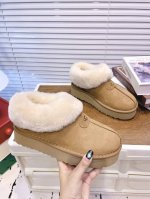 UGG P: 女款Size：35-40 UGG上新：新款塔次特 秋冬街边感 随手拍 懒人一脚蹬雪地靴 厚底增高系列短筒鞋一秒秋冬氛围感来了 超模们的选择 极简每