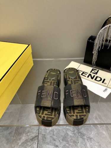 2025- Fendi 芬迪 2025 Fd最新款春夏最新爆款走秀款刺绣Logo拖鞋系列 原版1:1开发，首款带Ff Baguette装饰性搭扣新鲜血液注入加F