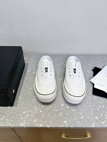 Chanel 小香 25Ss春夏新款 厚底 休闲鞋 半拖 网红明星小红书狂追热推 发售蠢萌可爱的造型带了点复古味 造型特殊 很有辨识度 显瘦显腿长 绝对实力派