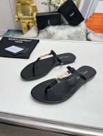 p直销 真皮底+40 工厂P编号：5678-2 Saint Laurent 圣罗兰 Ysl专柜经典夹脚凉拖鞋。高端定制顶级品质。延续家族经典五金扣设计，简约大气