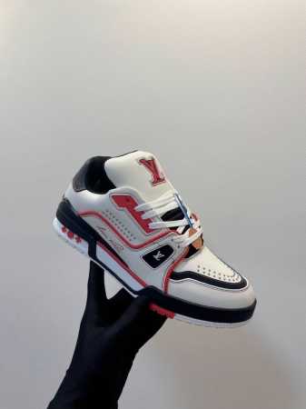 钉钉款 LV Trainer Sneaker 一如继往的给足安全感，实物比图片更好看更精致！梦中情鞋击败～99% 多巴胺百搭，糖果色系真的好甜 元气度满满的 奢 - 点击图像关闭