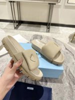 出厂价Pp： 普家 新款， 面皮:超软全粒面绵羊皮， 里皮:进口羊皮里， 原版1:1开发三角扣，中大底为原版 码数：35-40码
