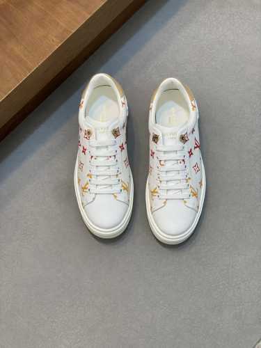 Louis Vuitton 路易威登 -高端品质 原单 情侣装 -鞋面：进口丝绸小牛皮、3D压印品牌图腾、鞋舌.后跟.电绣品牌logo -内里：品牌帆布、垫脚；