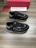 Valentino 华伦天奴 -高端品质 原单 -鞋面：纳帕小牛皮、品牌镂网布匹、鞋身车缝品牌塑胶logo图腾、后跟丝印品牌logo -内里：混种羊皮，垫脚；水