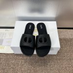 工厂p价p 迪奥 Dior 春夏新款 D-Club Cd立体字母Logo平底镂空猪鼻孔女鞋 明星同款拼色一字拖凉鞋 市面高端顶级版本 材质:鞋面进口摔纹小牛皮+