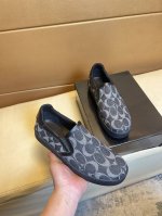 官网上新Coach蔻驰独家新款男士低帮休闲系带板鞋，休闲时尚百搭款,四季可穿！！板鞋可以说是每年最流行的一款鞋了，适合现在年轻人的潮流选择，这款休闲男鞋采用便捷