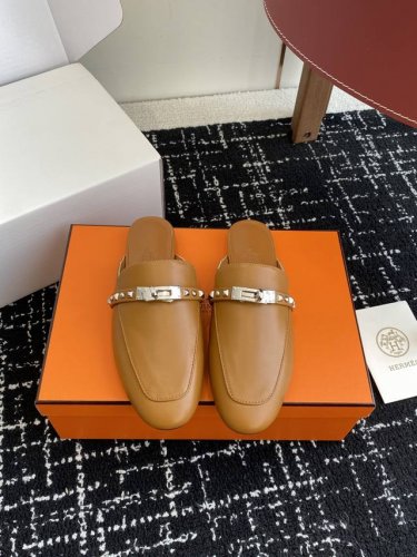 代购级 飞机盒包装 Hermes 爱马仕半拖 钮钉款 Kelly 毋庸置疑是奢侈品中的翘楚 每个单品出来都是非常深入人心 虽然款式出的少 但是胜在精 胜在经典