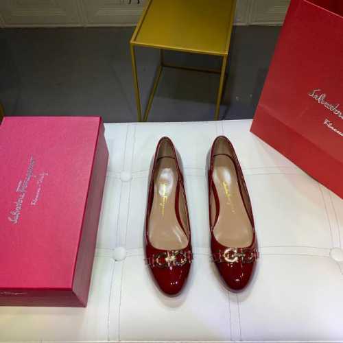 橙子出厂价 Ferragamo 菲拉格慕 金属扣圆头漆皮平底单鞋 浅口低跟女鞋 码数：34-42