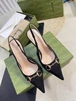 Gucci 24Ss春夏新款 G家尖头马衔扣V型系列 经典再现 简约设计高雅品质 鞋面以羊皮双G布材料匠心打造 鞋面缀饰亮眼的经典马衔扣 后带着釆用松紧带设计